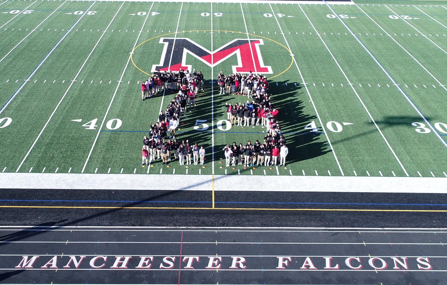 Class of 2023 Poses for Iconic Picture!